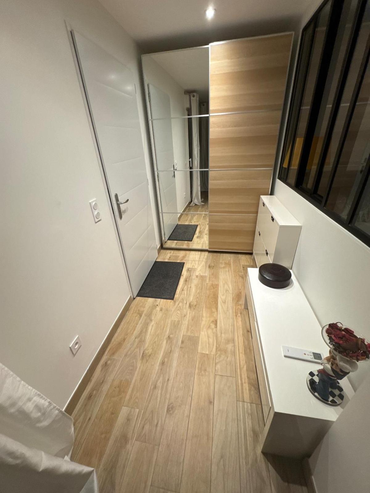 Quiet Near Train Station Appartement